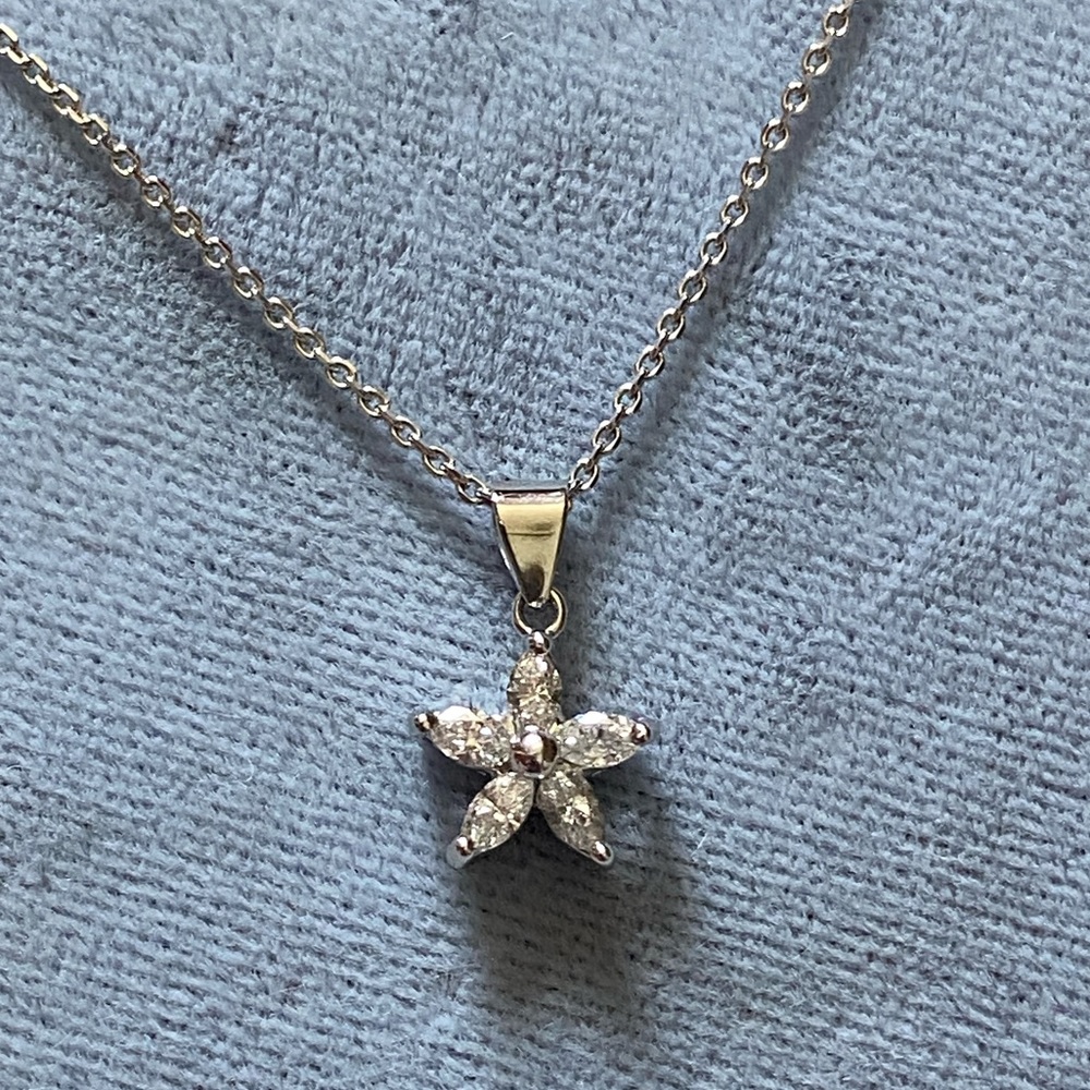 GENUINE DIAMOND Natural Diamonds Solid 14KT GOLD Flower Pendant Charm